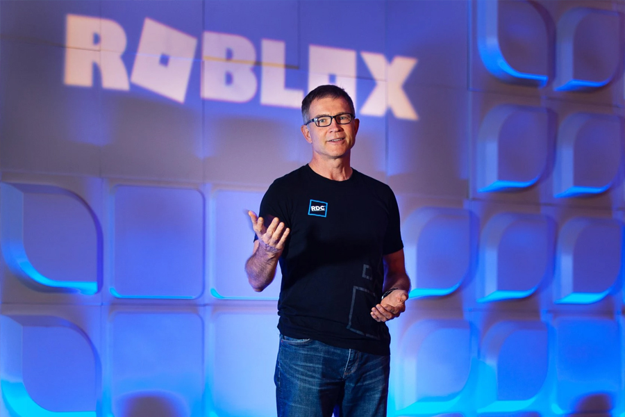 Дэвид Баззуки на конференции Roblox